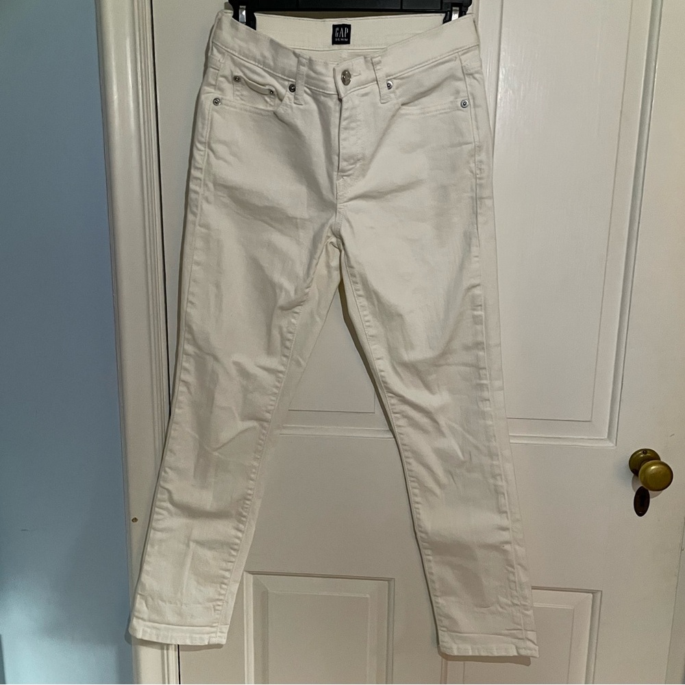 Gap Women’s White Girlfriend Jeans